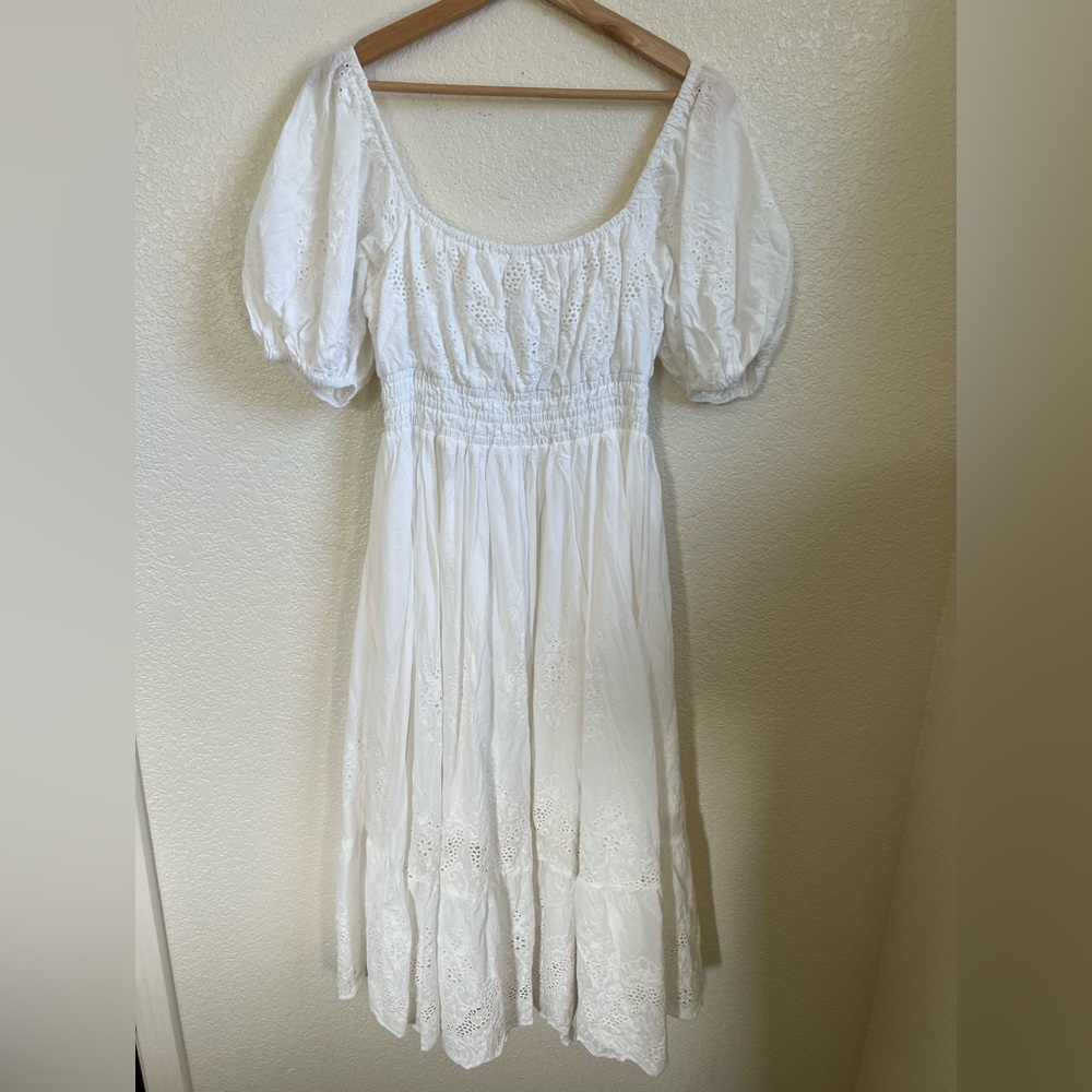 White puff sleeve dress